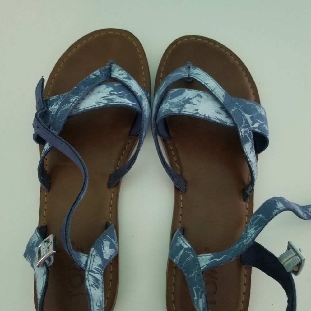Tom's Sandals never worn